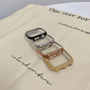 Custodia rigida con strass diamantati per Apple Watch, cover protettiva brillante, dettaglio.