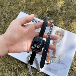 Detaillierte Ansicht des doppelten Edelstahl Leder Uhrenarmbands für Apple Watch Zubehörteile.