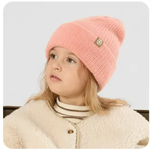 Bonnet en tricot doux pour bébé rose pastel, bonnet d'hiver chaud et épais pour les tout-petits.