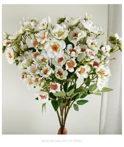Bouquet de roses artificielles fleurs fausses vue de détail déco mariage blanc