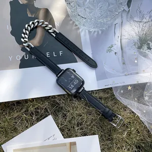 Detailaufnahme des schwarzen Leder- und Metallketten-Doppel-Uhrenarmbands für Smartwatches.