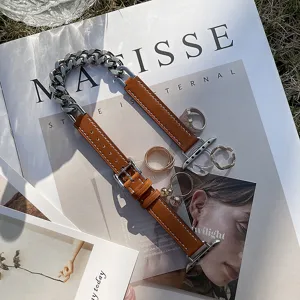 Edelstahlelement Lederarmband kompatibel mit Apple Watch, stilvolles doppelt gewickeltes Design.