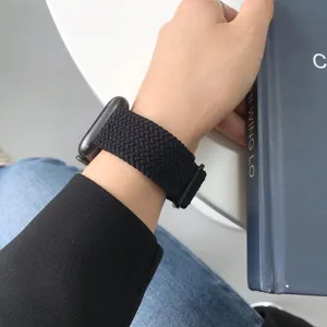 Verstellbares elastisches geflochtenes Uhrenarmband, kompatibel mit Apple Watch.