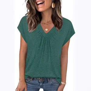 Blusa de mujer lisa con cuello en V y manga corta, vista detallada del tejido suave.