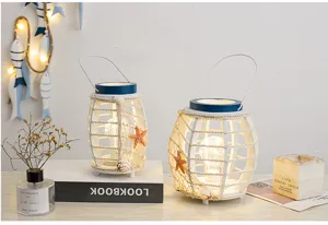 Mediterrane LED nachtlantaarn met touw, schelp en zeester decor voor de slaapkamer.