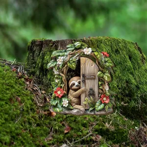 Vue de detail decoration de jardin porte d'arbre de paresseux miniature en resine