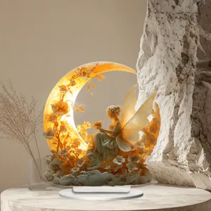 Dettagli squisiti della bellissima decorazione da scrivania con angelo e luna in acrilico.