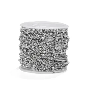 Détail de chaîne à billes en acier inoxydable, bobine d'accessoires de bijoux DIY.