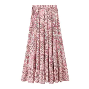 Vintage Blumenmuster langer Rock, mehrstufiger Boho Maxirock mit rosa Print für Damen.