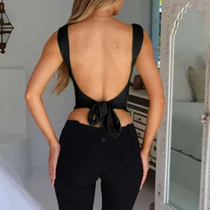 Damen rückenfreies schwarzes Crop Top sexy figurbetont ärmellos Sommer Streetwear Stil