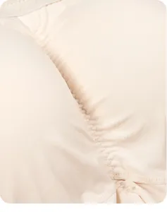 Detailaufnahme von beige formender Unterwäsche, weicher elastischer Stoff mit feiner Naht.