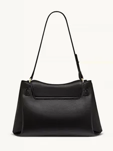 Sac à main structuré en cuir noir avec design de verrou métallique pour les femmes.