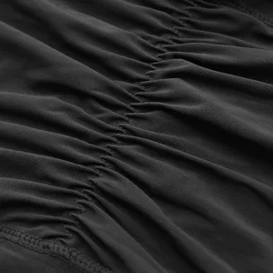 Dettaglio del tessuto dei pantaloni modellanti a vita alta in rete nera molto comodo