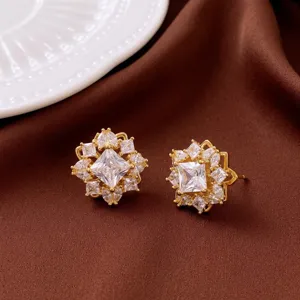 Exquisitos pendientes de racimo de circonita cubica dorada con piedras cuadradas y marquise.
