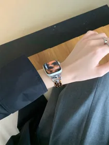 Vervangend horlogebandje van roestvrij staal en hars compatibel met Apple Watch series.