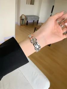 Vervanging metalen hars horlogeband compatibel met Apple Watch-serie, mooi design.