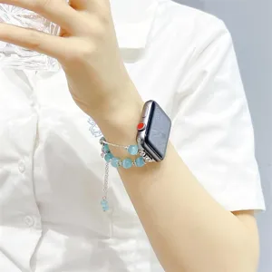 Elegantes lelietje-van-dalen metalen horlogebandje voor Apple Watch, chic kraalontwerp.