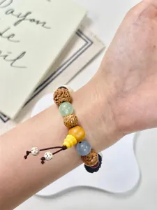 Chinese traditionele stijl kralen armband en horlogeband detail weergave showcase.