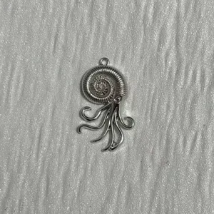 Pendentif pieuvre ammonite en alliage série océan accessoire bijou DIY pour collier bracelet.