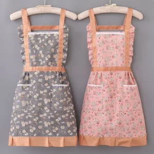 Cute floral apron for women, sweet pastoral style kitchen cooking bib with pockets.