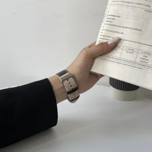 Kontrastfarbenes Echtleder-Uhrenarmband kompatibel mit Apple Watch, weiches Damenarmband.