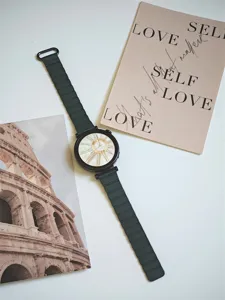 Cinturino per orologio in acciaio inossidabile con fibbia pieghevole magnetica compatibile