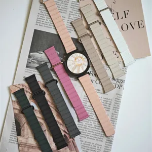 Cinturino per orologio in pelle magnetica di ricambio compatibile smartwatch donna