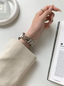 Metallketten-Uhrenarmband kompatibel mit Apple Watch, Retro-Stil, elegantes und langlebiges Zubehör.