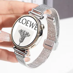 Edelstahl Mesh Uhrenarmband Detail, kompatibel mit Smartwatches, elegantes Damenmode-Design.