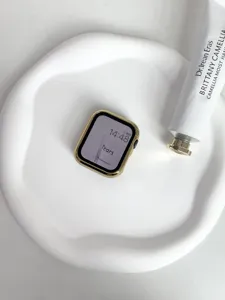 Funda protectora chapada en oro brillante para smartwatch, diseño de protector integrado.
