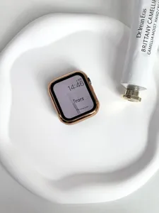 Funda protectora galvánica brillante compatible con Apple Watch, diseño elegante y resistente.