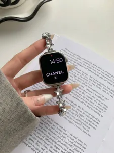 Filigranes Stern Zirkon Metall Armband Detail, kompatibel mit Apple Watch und eleganten Uhren.