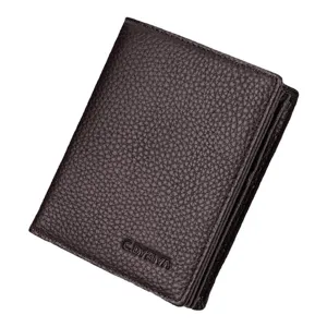 Billetera corta de cuero genuino para hombre en marron oscuro con ranuras para tarjetas.