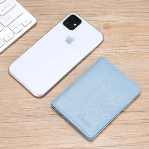 Porte-cartes ultra-mince en cuir véritable avec plusieurs fentes, étui compact élégant style.