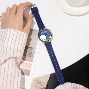 Bracelet de montre connectée en silicone compatible avec la série Huawei GT bleu foncé.