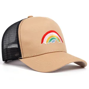 Klassische Trucker Cap mit bunter Regenbogen Stickerei, atmungsaktives Mesh, Sommer Mütze.