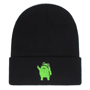 Schwarze Strickmütze für den Winter mit süßer grüner Frosch-Bestickung, warm und stylisch.
