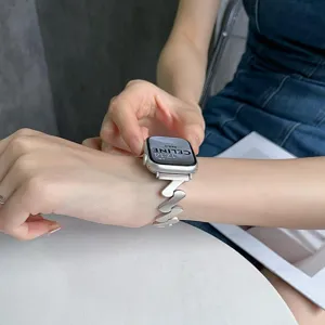 Silbernes Metallketten Armband kompatibel mit Apple Watch, elegantes Uhren Zubehör.