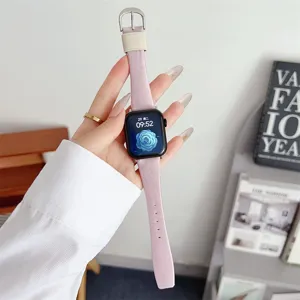 Vista di dettaglio di un cinturino per smartwatch in pelle rosa morbida, design elegante.