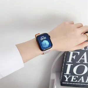 Cinturino in pelle elegante compatibile con Apple Watch, design di nicchia morbido per uso quotidiano.