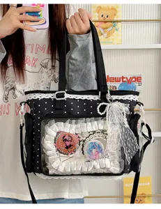 Vista dettagliata della borsa ita Lolita nera a pois con finestra trasparente e fiocco in pizzo.