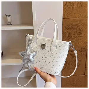Borsa a mano in pelle bianca con motivo di stelle argentate, elegante borsa a tracolla da donna.