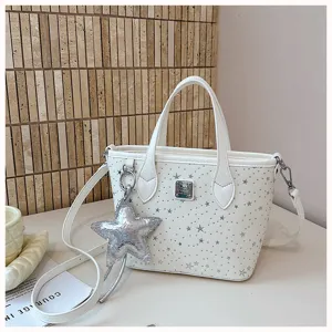 Borsa a mano in pelle PU bianca con stelle argentate, manico e tracolla, elegante.