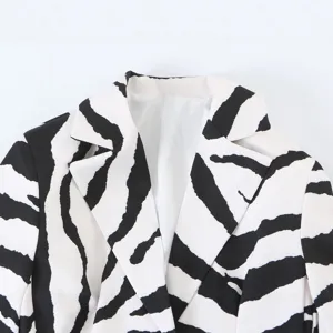 Γυναικείο μόδας casual σακάκι με ακανόνιστο ζεβρέ σχέδιο, κομψό πανωφόρι με πέτο.