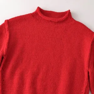 Roter asymmetrischer Damen Strickpullover mit Stehkragen, casual Winter Mode Oberteil.