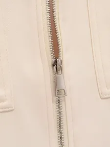 Beige zipper detail close-up of casual vest jacket, premium texture and fine stitching.