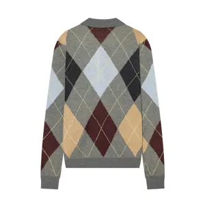 Suéter de punto para mujer con clásico diseño de rombos y cuello tipo polo chic.