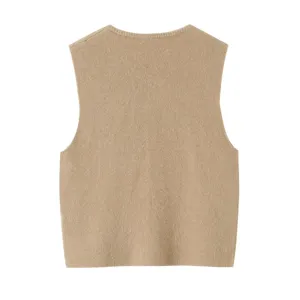 Vista dettagliata del gilet senza maniche in maglia kaki casual da donna per l'uso quotidiano.