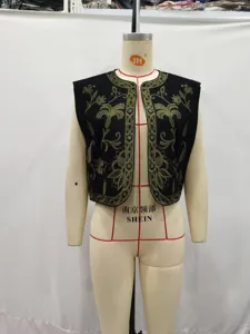 Chaleco sin mangas negro bordado con detalles dorados vintage para mujer estilo casual chic.