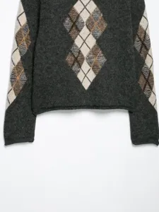 Damen dunkelgrauer Langarm Pullover Rundhalsausschnitt mit klassischem Rautenmuster.